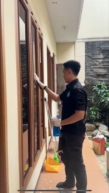 Pembersihan jendela rumah