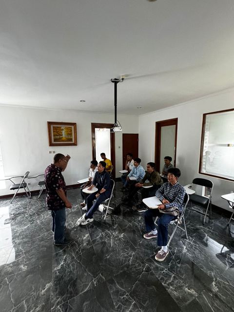 Praktik dan diskusi kelas
